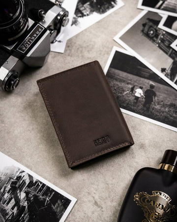 Two-Piece Gift Set: Men's Wallet and Keychain by Peterson PTN SET-M-1542