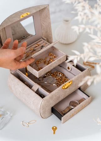 Beige Jewelry Box with Flower Decoration Peterson PTN SZK-01