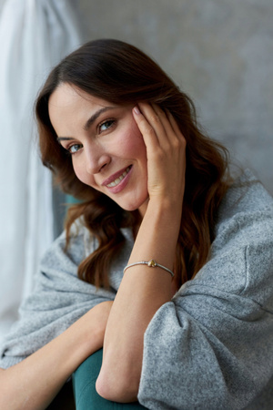 Srebrny charms w kształcie serca ze złotym środkiem PETERSON CHP-019