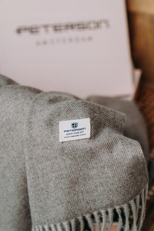 Duży szalik damski zapakowany w pudełko Peterson PTN SPV73 Dark Grey