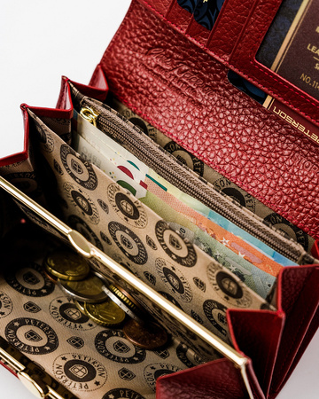 A gift set in a decorative box: wallet, pen, and keychain PTN ZD29 Peterson 