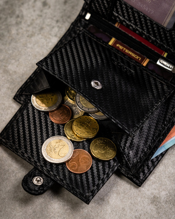 Gift set: a vertical men's wallet made of genuine leather with a carbon texture and a keychain PTN PK5-N4L-6853 Black