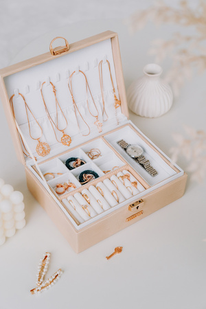 A jewelry box made of eco-leather PTN SZK-04A Cream