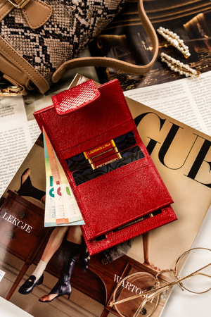 Portfel damski z tłoczonej naturalnej skóry lakierowanej PETERSON PTN 42329-DSL Red